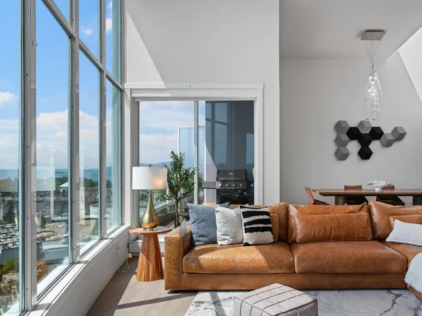 1500 Howe St #2403, Vancouver, BC V6Z 2N1