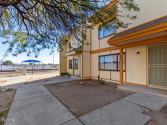 2nd image of 5884 S Del Moral Blvd