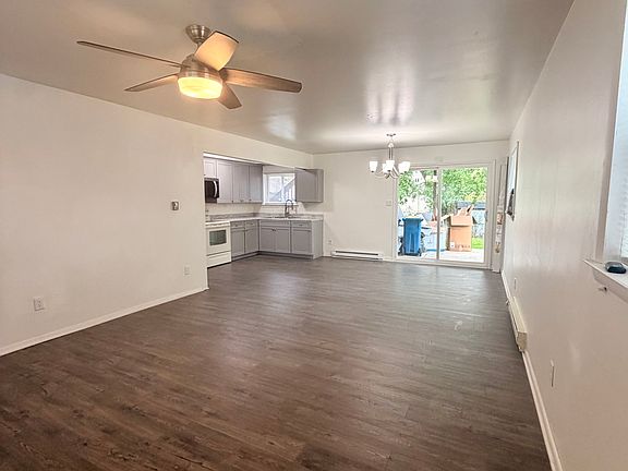 Living Room/Dining Area