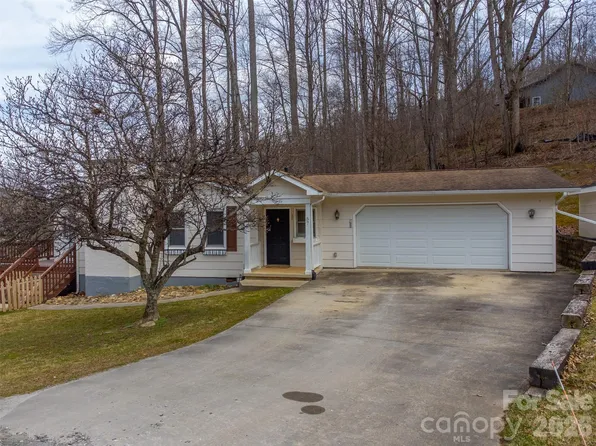 57 Melody Ln, Maggie Valley, NC 28751