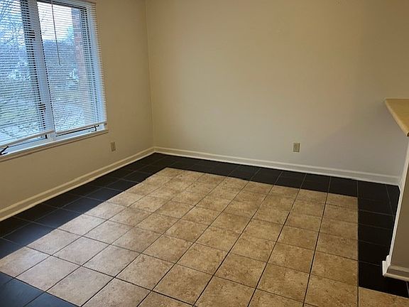 5th image of 302 N Penfield St #4