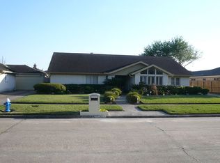 8015 Oakington Dr, Houston, TX 77071