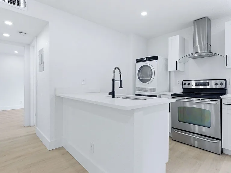1015 NE 17th Ave — Photo 17