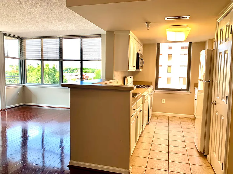 11710 Old Georgetown Rd #401 — Photo 10