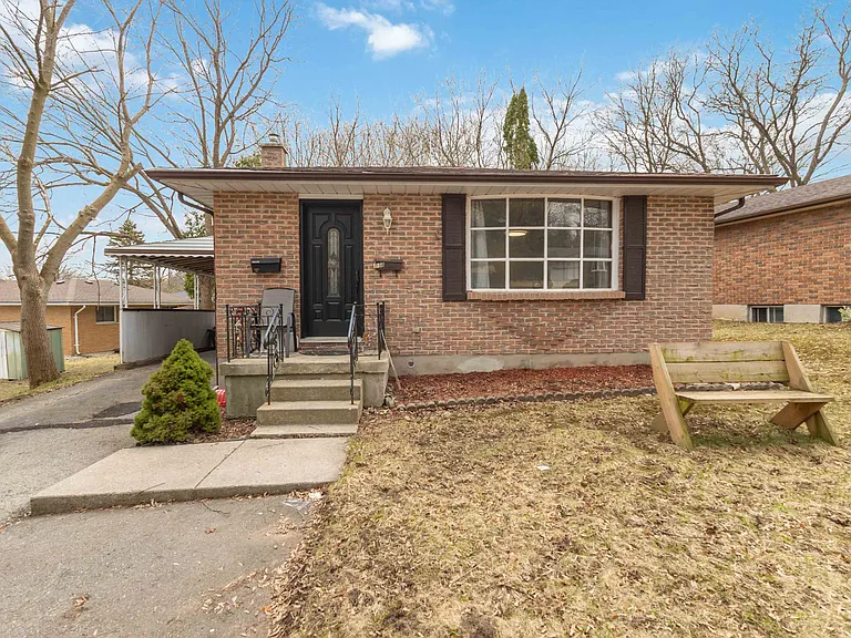 156 Paperbirch Cres — Photo 1