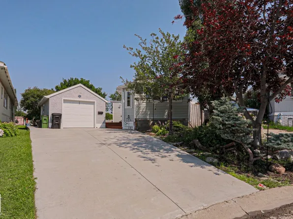 137 Lee Ridge Rd NW, Edmonton, AB T6K 0N1
