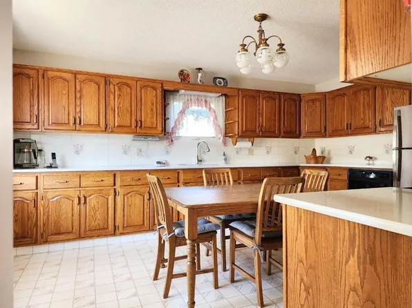 112 S 43rd Ave W, Claresholm, AB T0L 0T0