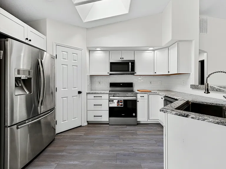 3304 E Sir Patrick Ct — Photo 11