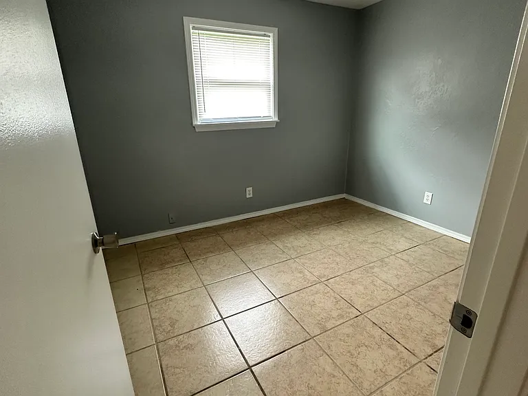 1528 SE 47th Pl — Photo 7