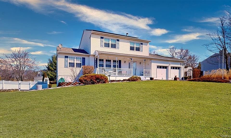 1st image of 28 Lexington Dr