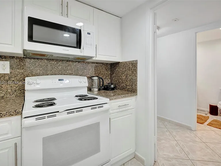 5401 Collins Ave #1126 — Photo 37