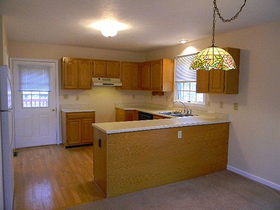3rd image of 271 Elk Ln