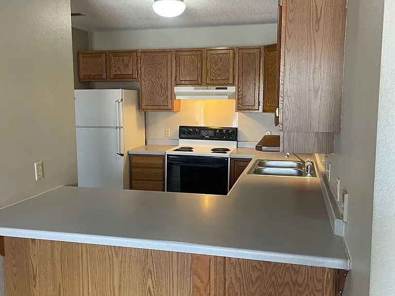 910-912 Fox Creek Dr — Photo 23