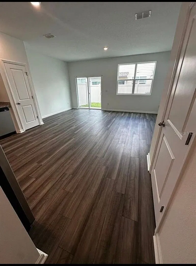 Charming 3BR Townhome in Zephyrhills — Photo 2