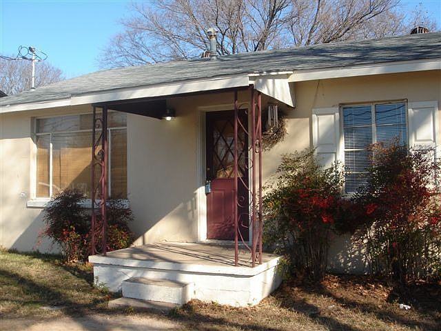 1st image of 412 W Saint Johns Ave