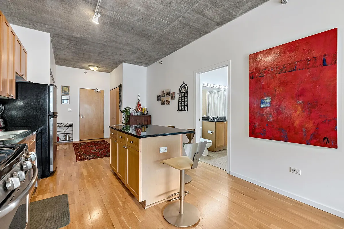 Building Photo - 321 S Sangamon St #409