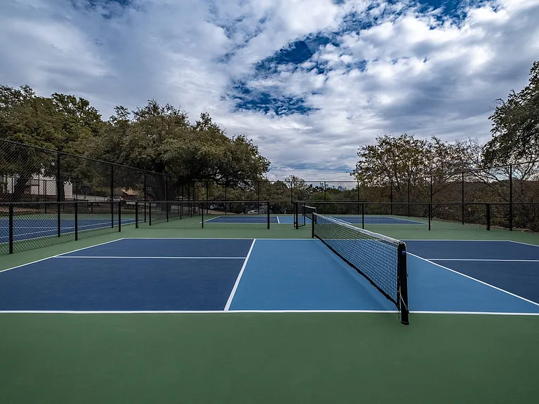 Skyline at Barton Creek — Photo 11