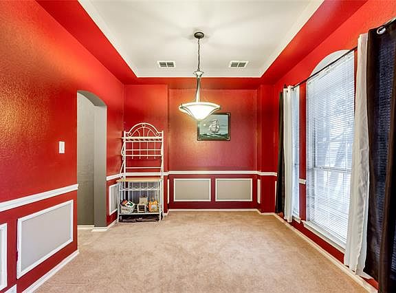 5th image of 910 Highgate Dr