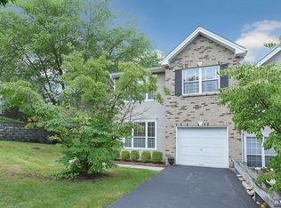 373 Green Mountain Rd, Mahwah, NJ 07430