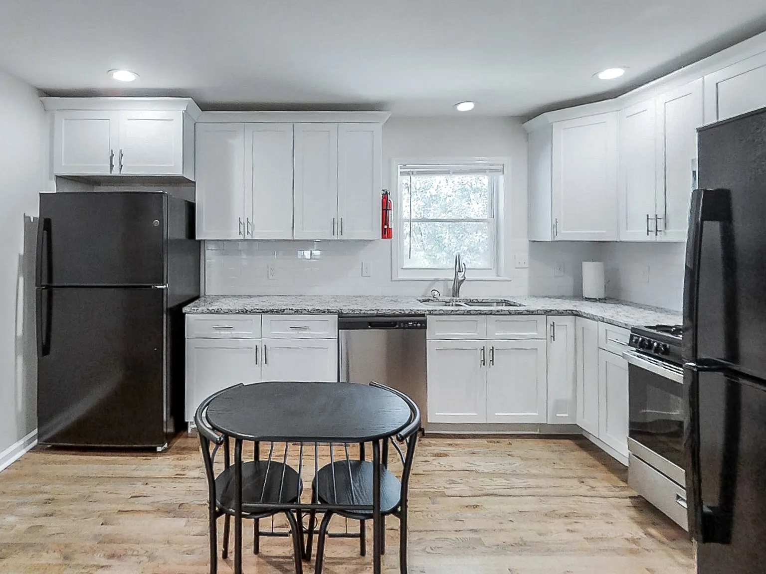 4 bed, 4.0 bath, 2704 sqft, $637 — Photo 3