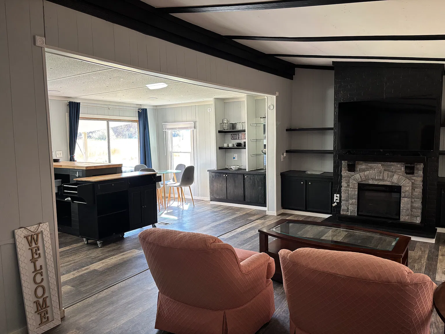 2 bed, 1080 sqft, $1,300 — Photo 4