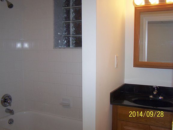 Apt 2 Bathroom Like New condition