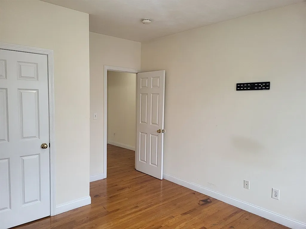 2 bed, 1.0 bath, 800 sqft, $2,600 — Photo 2