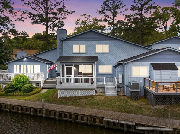 2 Harbour Walk, New Bern, NC 28562