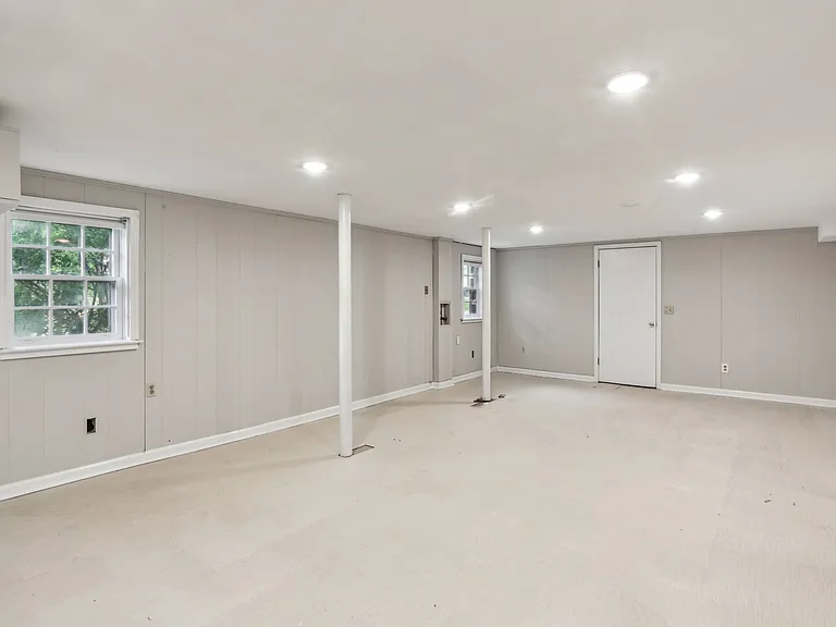 3319 Charlotte Cir SE — Photo 17