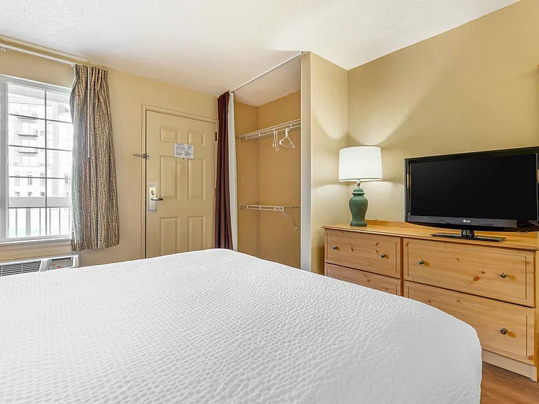 Studio Suite - 1 Queen Bed