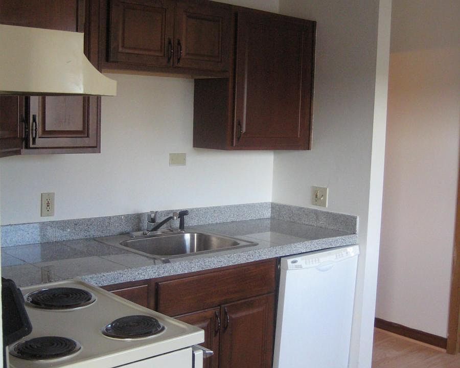 1st image of 601 County Road B W APT 5