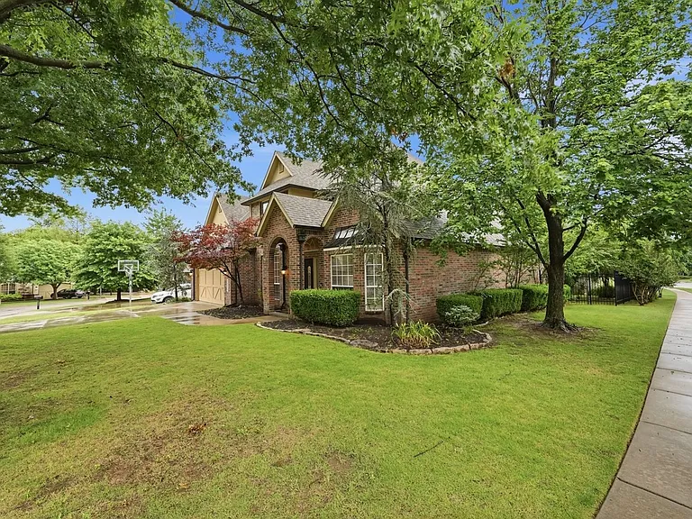 10522 S 92nd East Cir — Photo 30