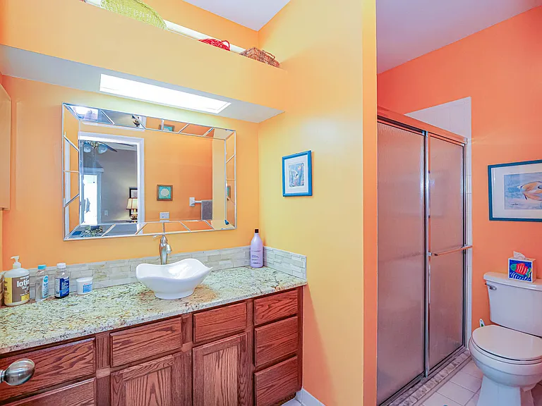 335 Hawthorne Ln — Photo 20