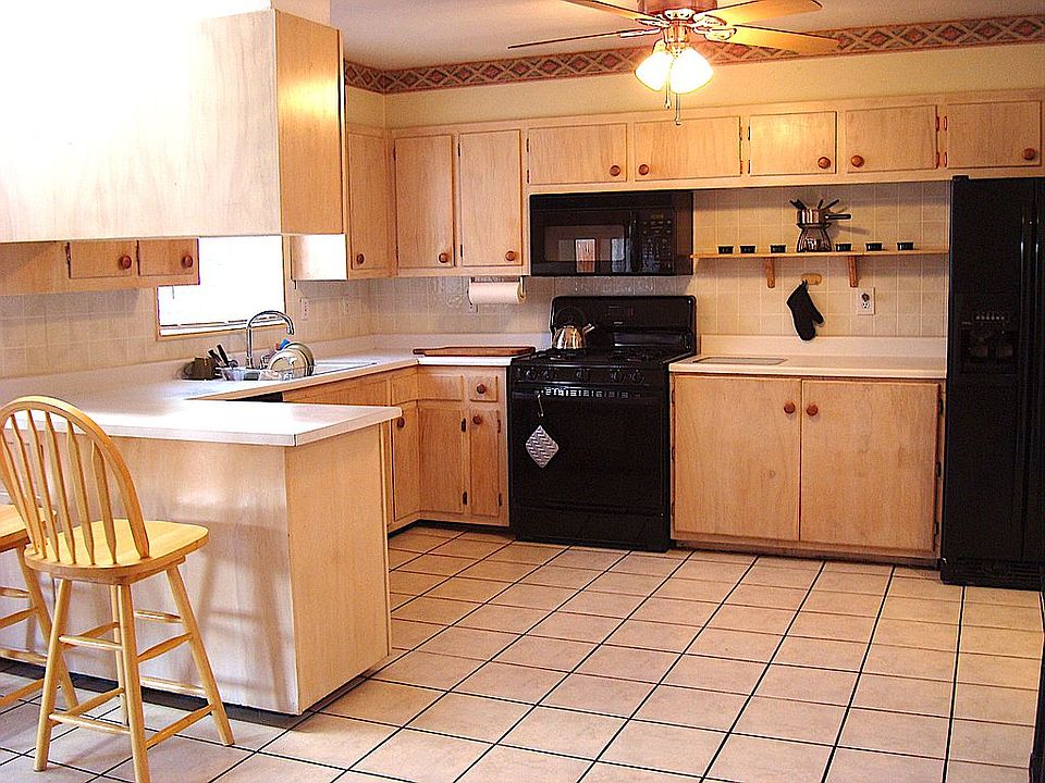 2nd image of 3417 Inca St NE