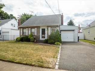 82 Amherst Rd, Valley Stream, NY 11581