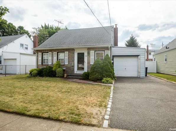 82 Amherst Road, Valley Stream, NY 11580