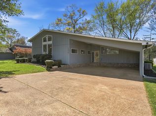 1278 Village Green Dr, Hixson, TN 37343