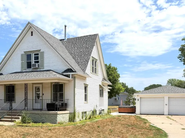 210 S Pleasant St, Pierce, NE 68767
