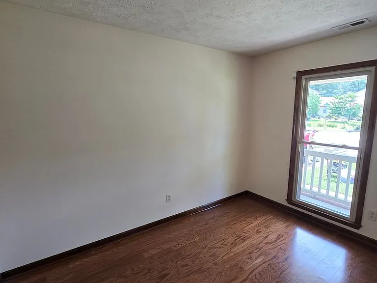 7574 Beverly Dr — Photo 3