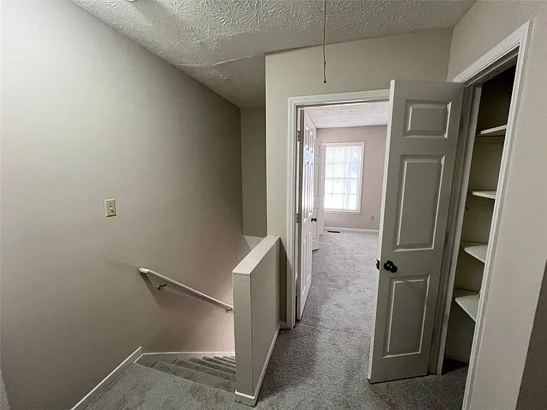 685 Redland Dr — Photo 16