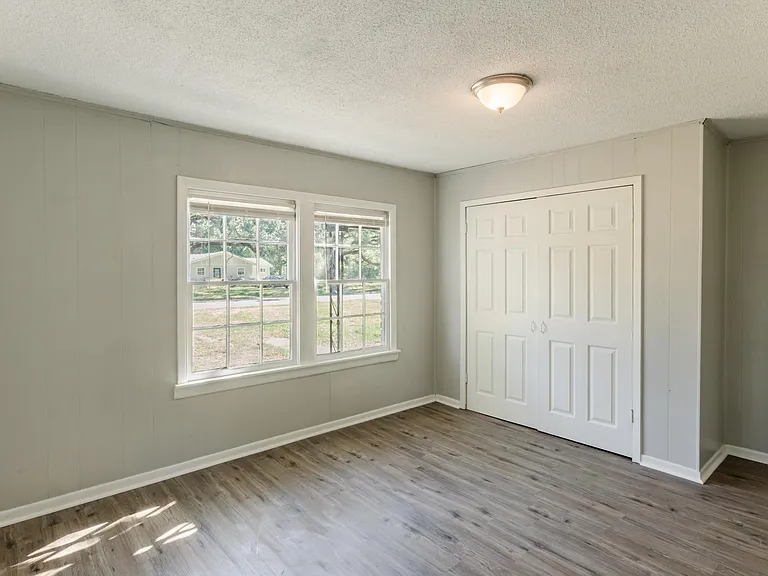 503 Armstrong Ave — Photo 9