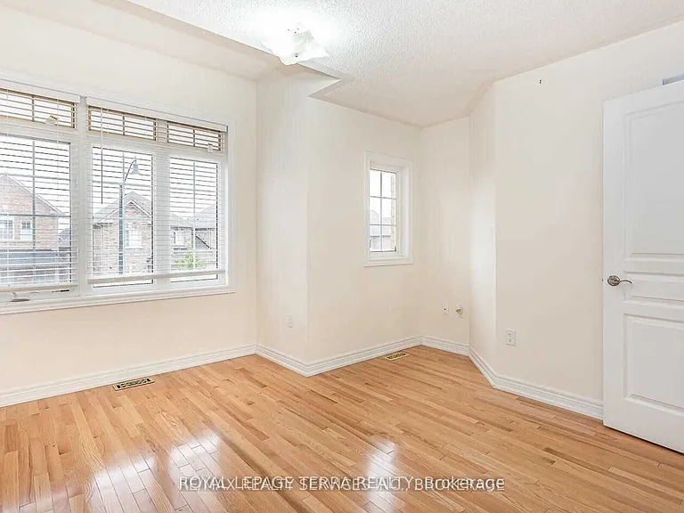 9 Chesterwood Cres — Photo 13