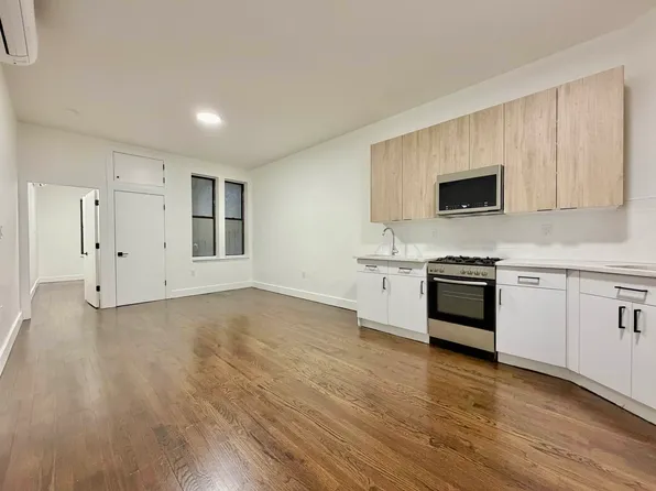 647 Willoughby Avenue image 1 of 5