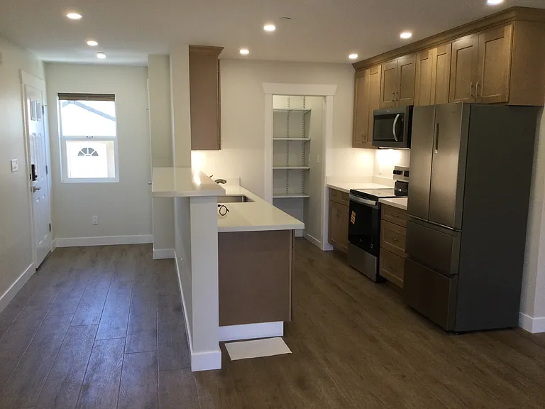4572 Sargent Ave — Photo 2