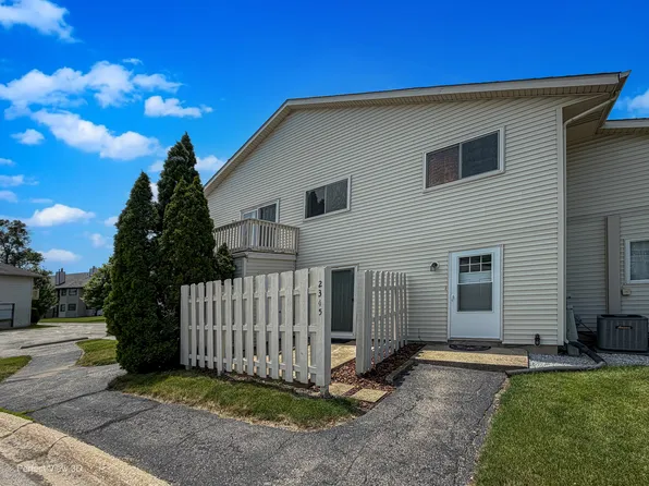 2345 Carnation Dr #305C, Crest Hill, IL 60403