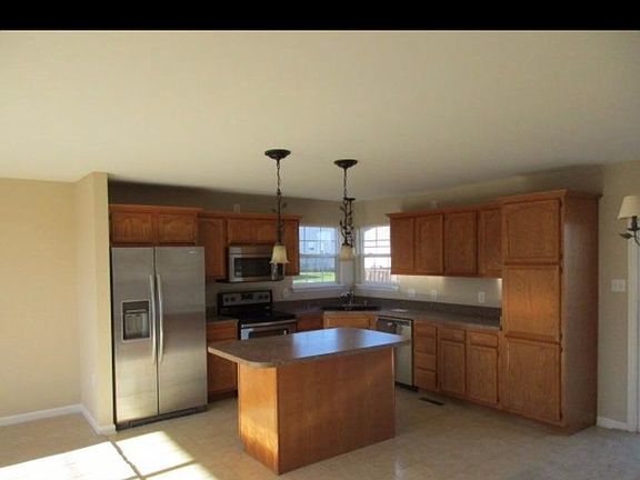 5th image of 113 Greentree Dr #House