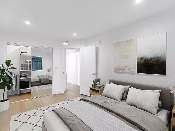 4th image of 3939 Moore St #106