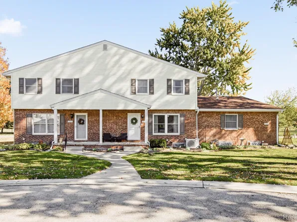 3742 Ramblewood Dr, Port Huron, MI 48060