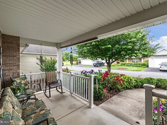 3rd image of 219 Crestwood Ln