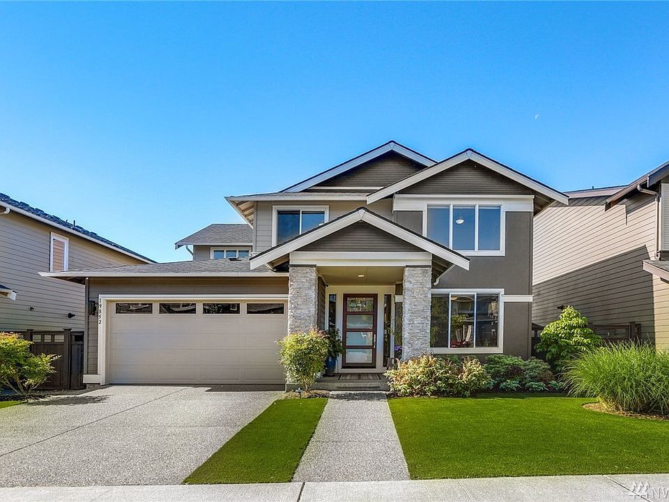 Pristine MainVue built 2 story located on a large lot that has both views and privacy. 